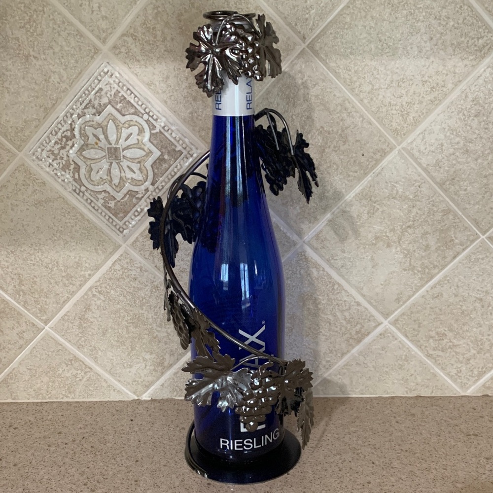 Wine bottle holder